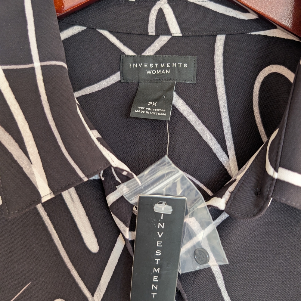 Investments Abstract Black and White Button Down Shirt - Picture 3 of 6